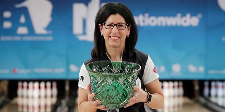 Liz Johnson breaks 'slump' with first singles title of 2018 PWBA Tour season, beating Shannon Pluhowsky to win Nationwide PWBA Columbus Open