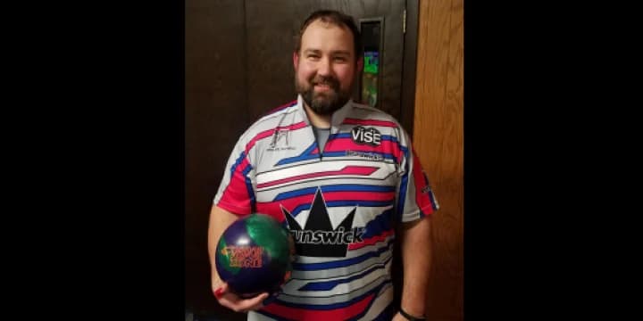 Matt Vaade fires 832-300, Matt Mysliwiec 824, Todd Gille 800-300, Brittany Pollentier slams 710; Corey Hellenbrand, Dal Geitz also reach perfection