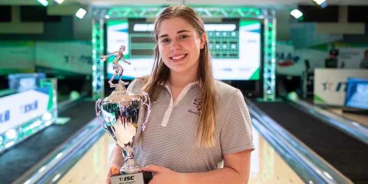 Stephen F. Austin's Chloe Skurzynski powers her way to women's 2022 Intercollegiate Singles Championship