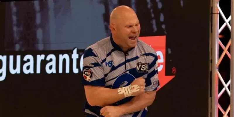 Using new urethanes, B.J. Moore leads first round, Tommy Jones on top after second round at 2024 PBA Players Championship