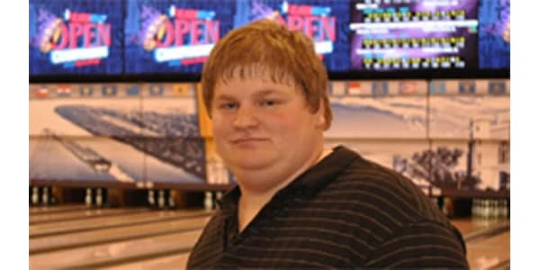Update: Broken shoe fixed, Wisconsin bowler goes from 483 in doubles to 785 and lead in singles at Open Championships