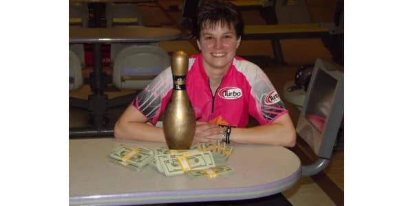 Pluhowsky defeats Novak for Proprietors Cup title