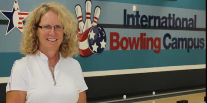 Defending champion Anne Marie Duggan sets USBC Senior Queens qualifying record