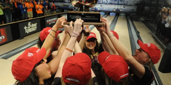 Robert Morris-Illinois sweeps way to women's XBowling Intercollegiate Team Championships title
