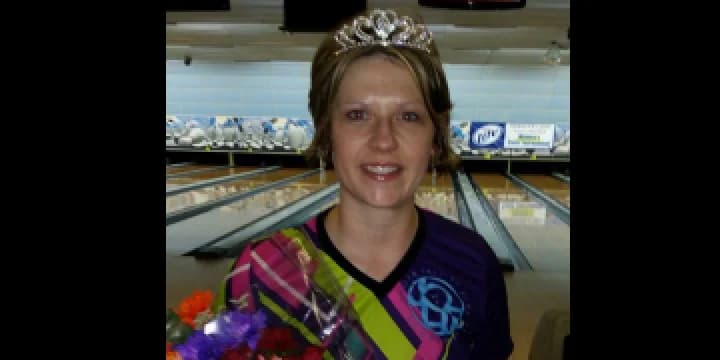 Shannon Labinski beats Crystal Brooks for Badger Queens title