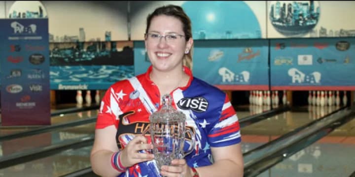 Liz Kuhlkin runs stepladder in Topeka Open to win first PWBA Tour title