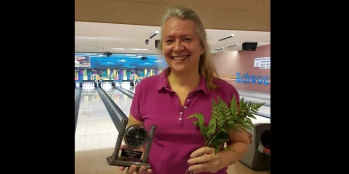 Doris Anderson defeats Lisa Kolosso to win MWBA Queens