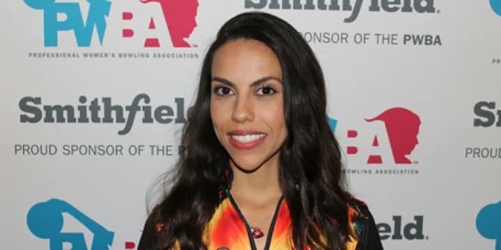 Travel-weary Rocio Restrepo leads qualifying at PWBA Lexington Open