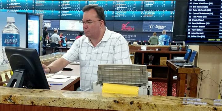 Airport-style moving walkways to help bowlers navigate lengthy walk to South Point Bowling Plaza