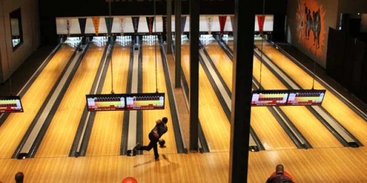 Jason Belmonte earns a Bayside brick, teams with Bill O’Neill to lead after first round of Roth/Holman PBA Doubles