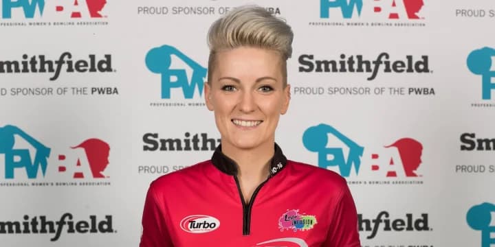 Diana Zavjalova leads qualifying as pins fall a little easier at PWBA Greater Detroit Open