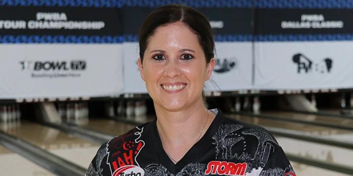 With Player of the Year on line in last series of season, Bryanna Coté leads qualifying at 2022 PWBA Dallas Classic