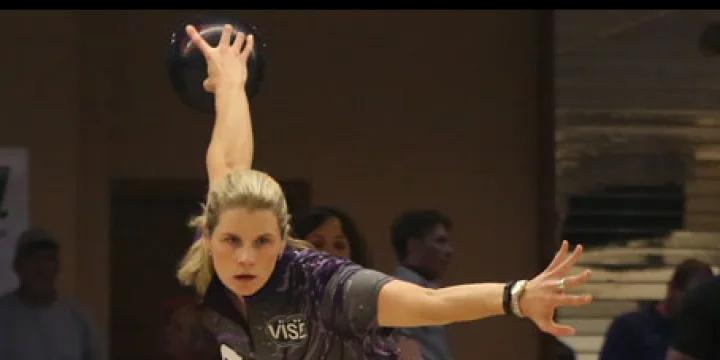 Kelly Kulick leads brutally difficult PWBA Detroit Open as just 7 of 120 average 200 or better