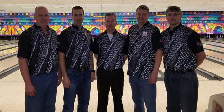 Mike Stabenaw fires 838-300, Schemm Bowling Inc. 3,531 to take leads in City Tournament